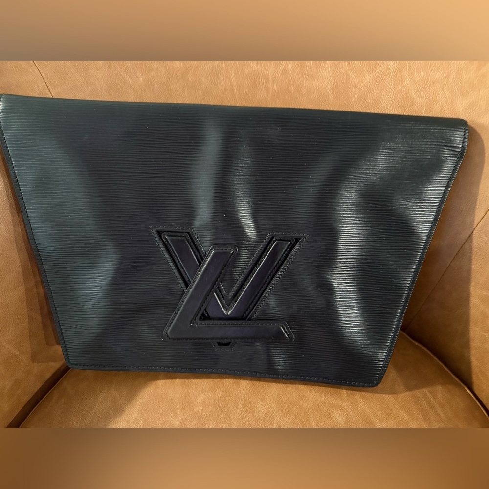 Louis Vuitton Pochette Trapeze twist clutch in black Epi leather - Picture 2 of 9